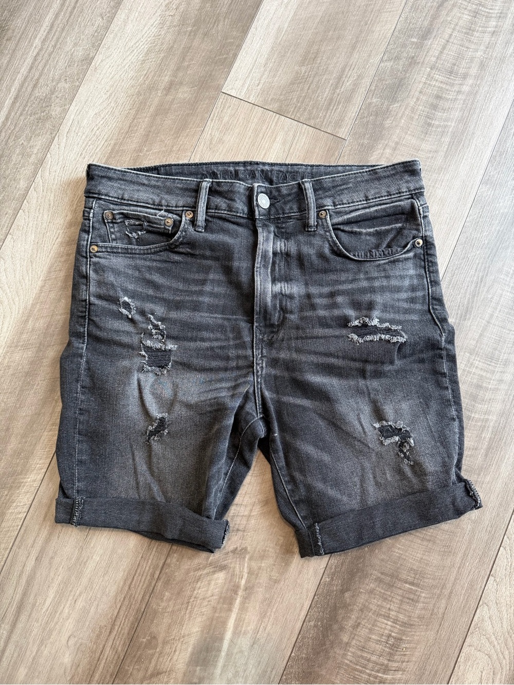 American Eagle Mens Airflex+ Distressed Black Denim Shorts Rolled Hem 33 Waist